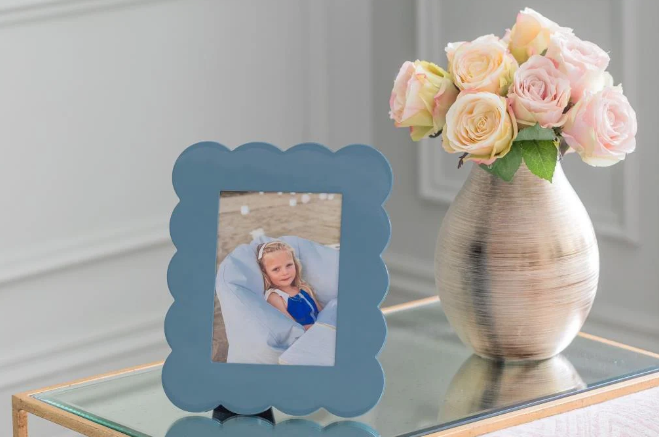 Scalloped Lacquer Photo Frame