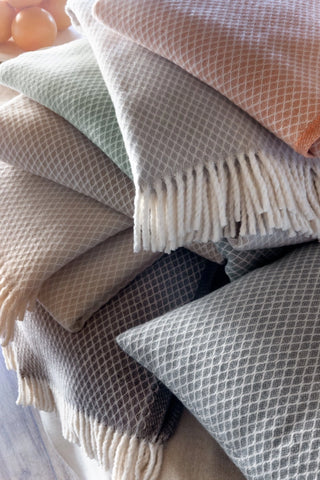 Diamond Lattice Throw
