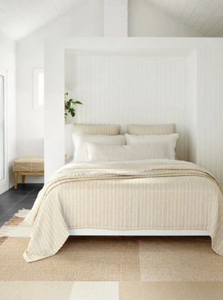 Griffin Linen Decorative Pillow
