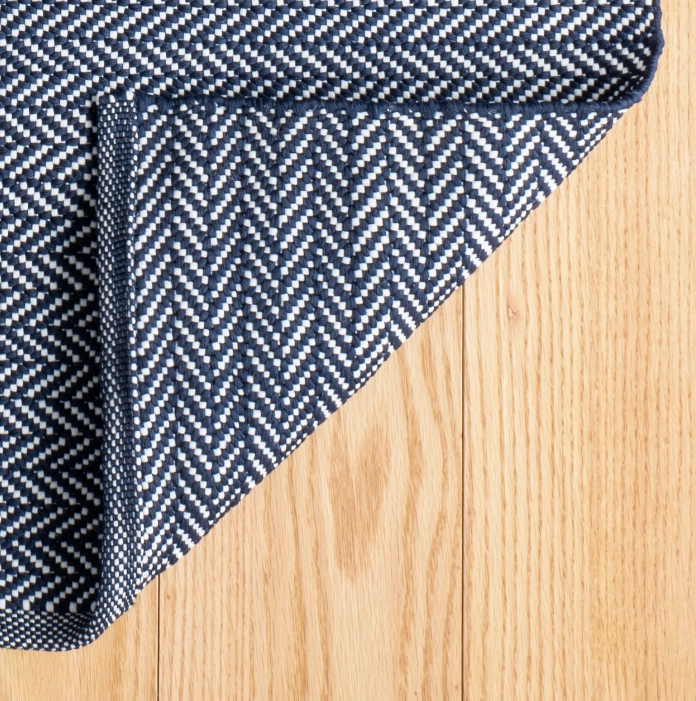 Herringbone Indigo/White Indoor/Outdoor Rug 2x3