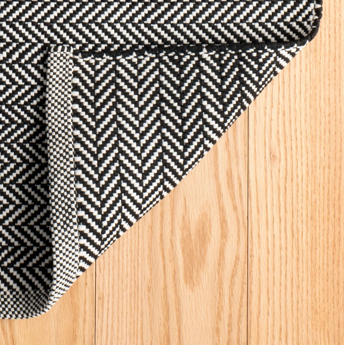 Herringbone Black Ivory Indoor/Outdoor Rug 2x3