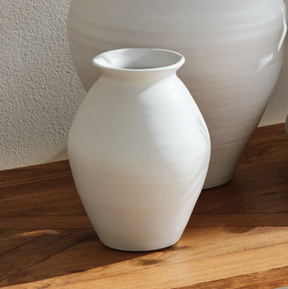 Mirela Vase
