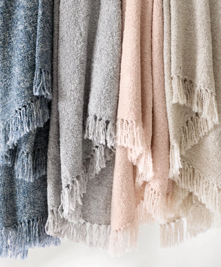 Boucle Throw
