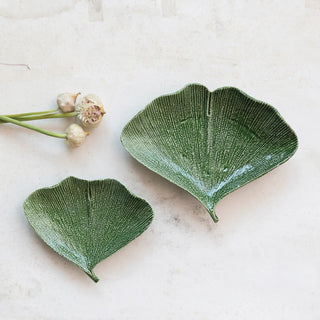 Debossed Stoneware Gingko Leaf Shaped Plate
