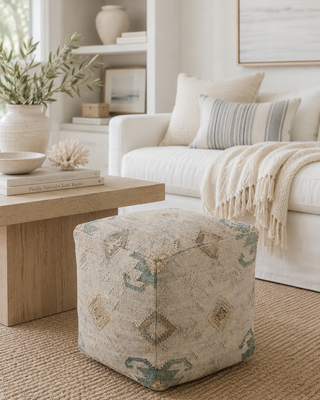 Lenora Pouf
