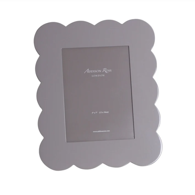 Chiffon Scalloped Lacquer Photo Frame